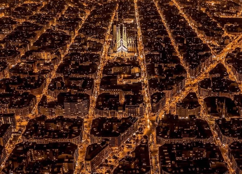 4399-barcelona-nightview-16932077292324.png